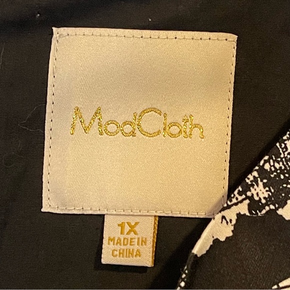 ModCloth Across the Boardroom sheath dress ruched black white graphic print 1X - Picture 3 of 9